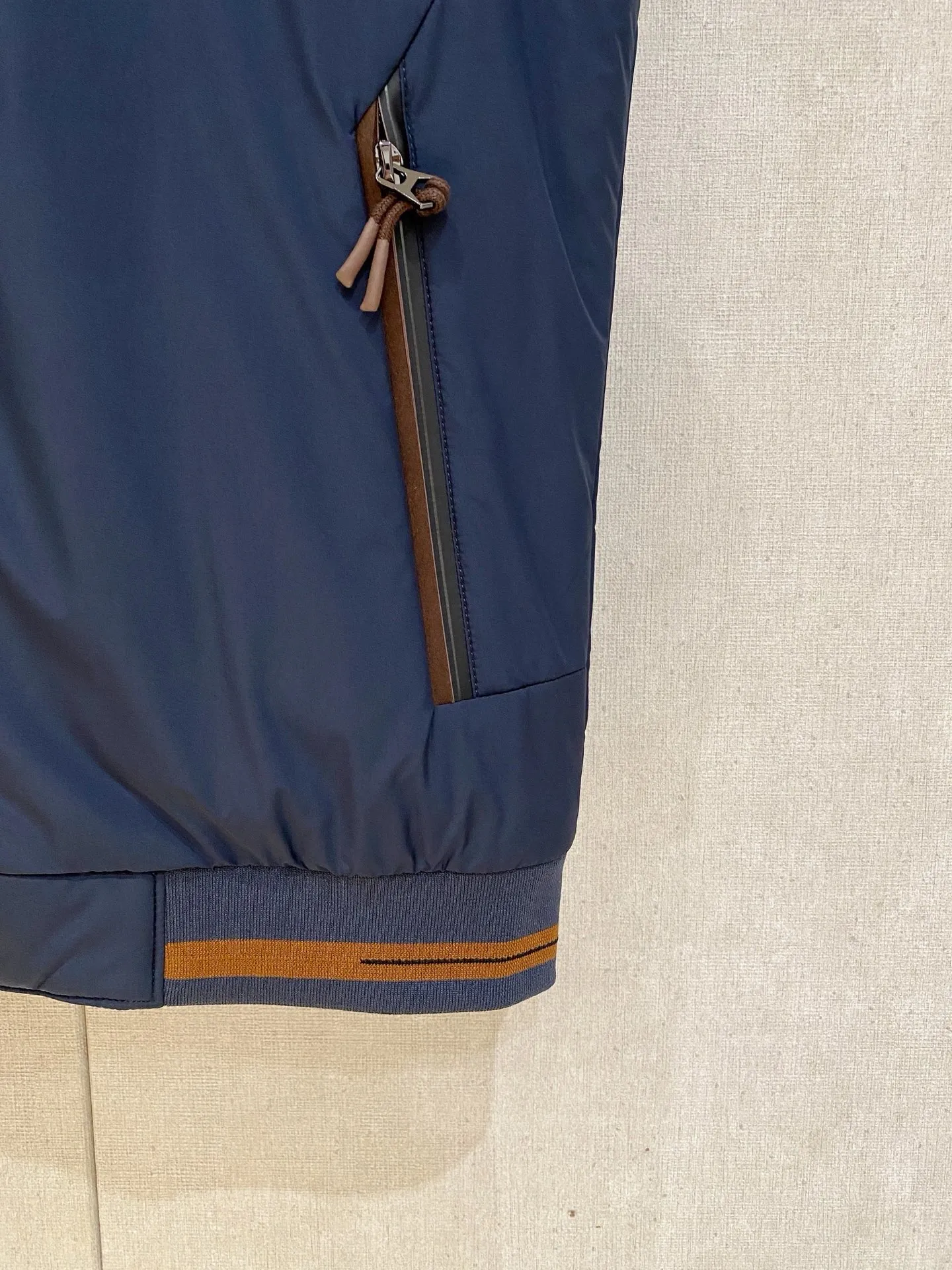 Zegna ： ， ， ， ； ， ， ， ， Classic 。 ： ， ， ， ； ， ； ， ， 。 ： ， ， ； ， ， T 、 、 ； ， ， ， 。 ： 、 、 ， ， Versatile 。 ： Cream White/Khaki/ /Black（ Gray ） Sizes：M-4XL